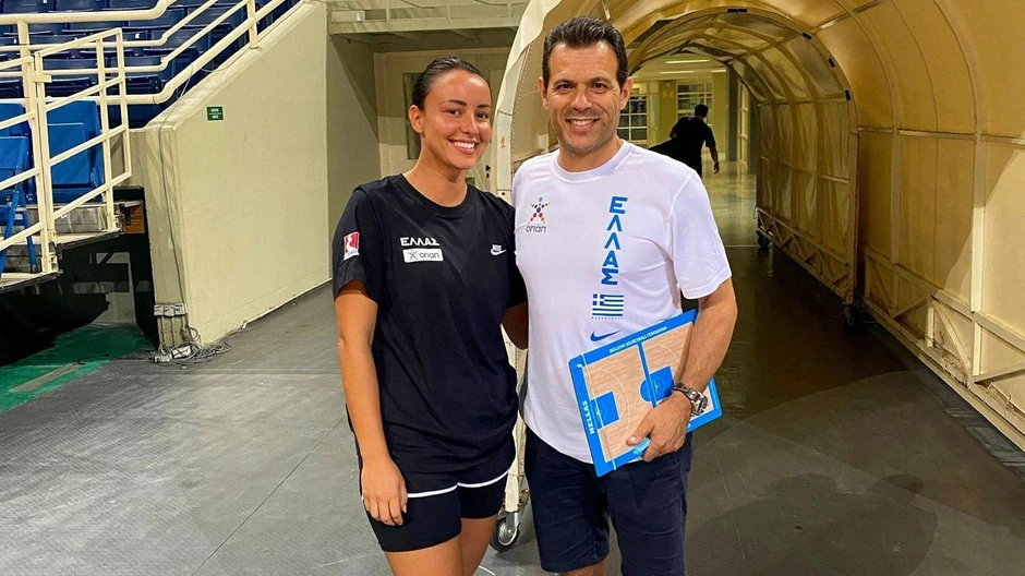 Jelena Todorović je prethodnih godina sarađivala sa brojnim poznatim trenerima, poput Dimitrisa Itudisa, kome je pomagala u grčkoj reprezentaciji | Foto: Jelena Todorović/Privatna arhiva