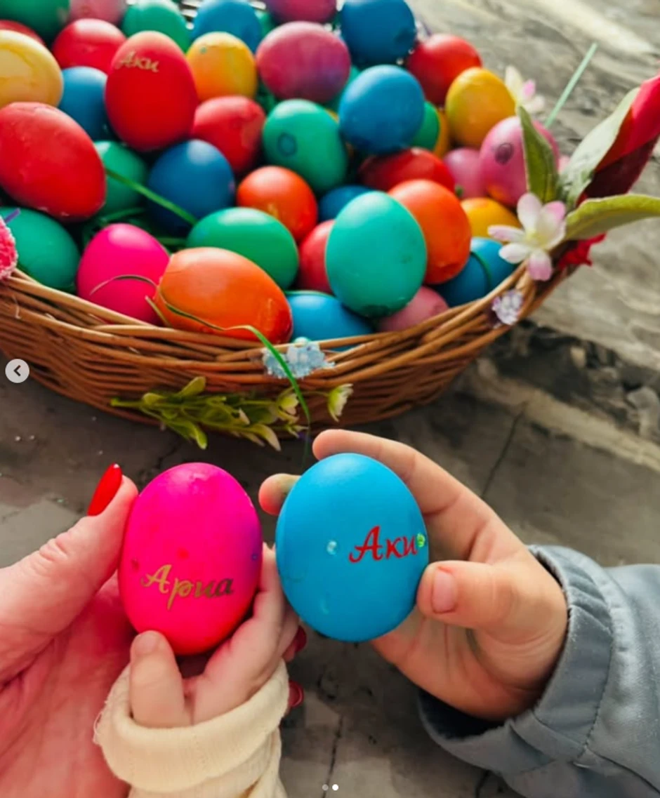 Majka Filipa Živojinovića za unuke posebno ofarbala jaja za uskrs