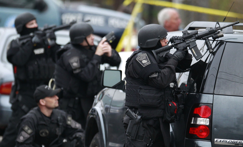 Na miejscu są najlepiej wyszkolone jednostki policji