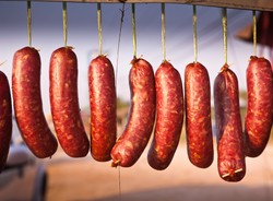 Rak żywi się przetworzonym mięsem