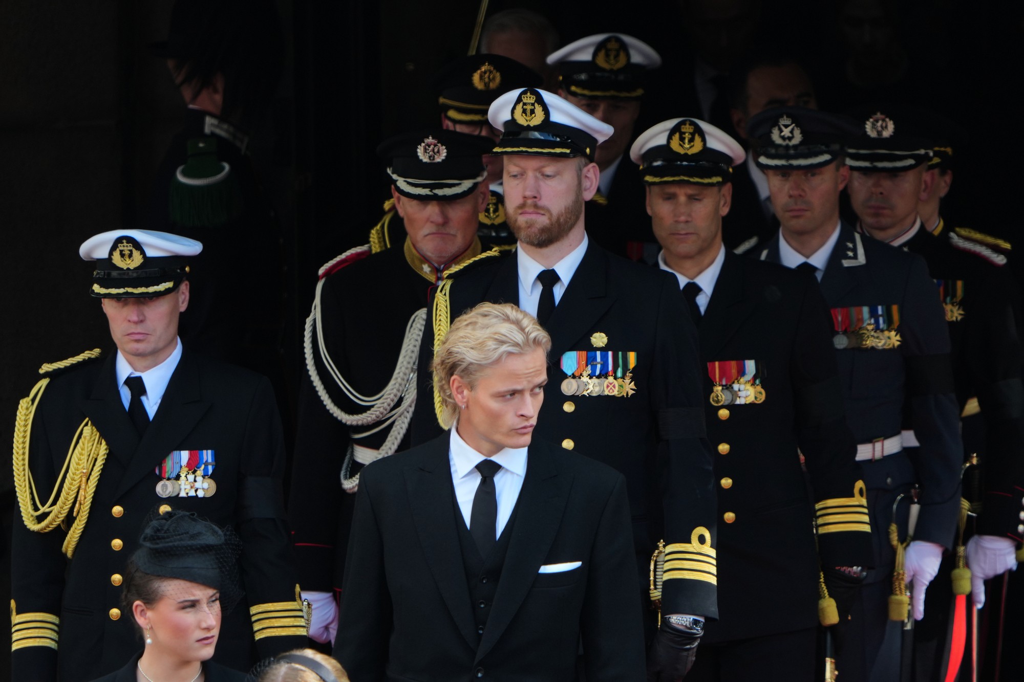 Marius Borg Höiby, najstarší syn novej nórskej kráľovnej Mette-Marit, na pohrebe kráľa Haralda V.