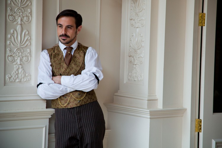 Emun Elliott w serialu 'Wszystko dla pań'