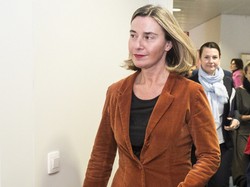 Czy w takim stroju podjęłaby kogoś innego? Federica Mogherini w fatalnej stylizacji na spotkaniu z szefem polskiego MSZ. FOTO