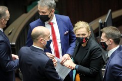 Lewica dołącza do wniosku PO o odwołanie Kaczyńskiego. 'On jest chory z nienawiści' [WIDEO]