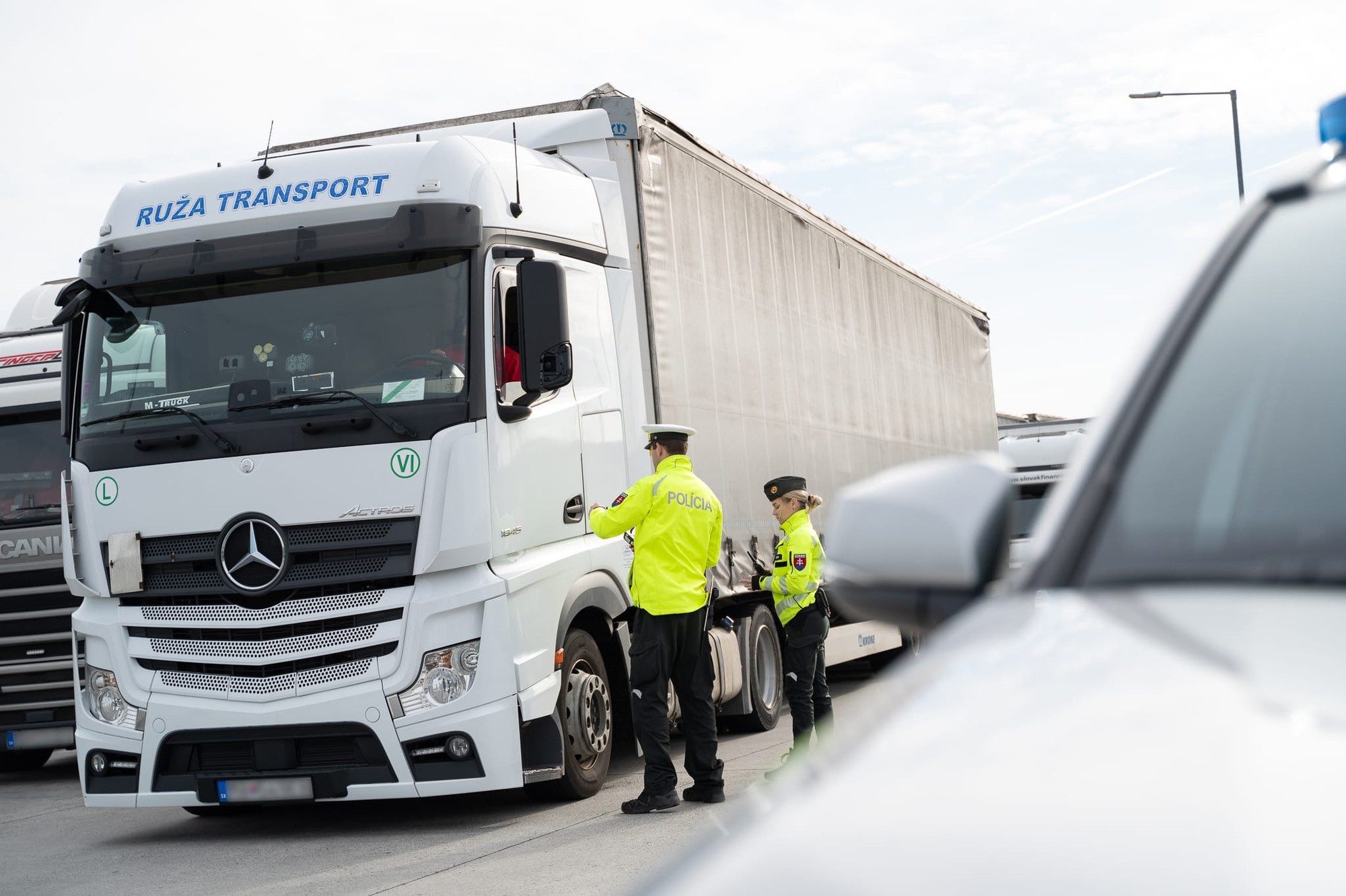 Polícia vykonala kontrolu jedného z bratislavských automobilových závodov.