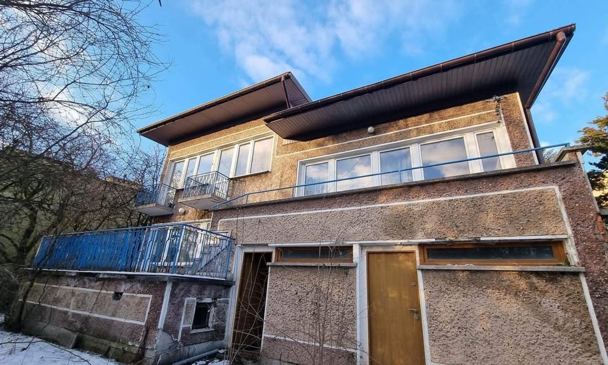 Kupili dom kostkę z PRL za 600 tys. zł. "Ma bardzo ciekawą bryłę"