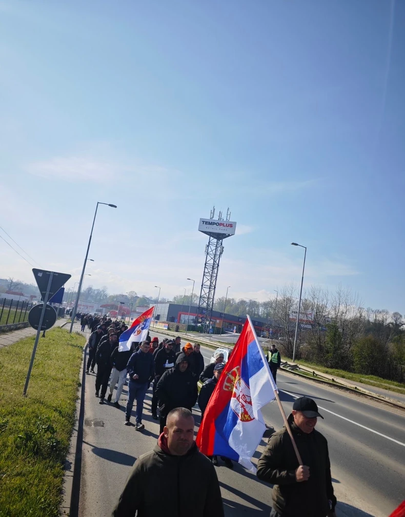 Srbi sa Kosova pešače ka Beogradu