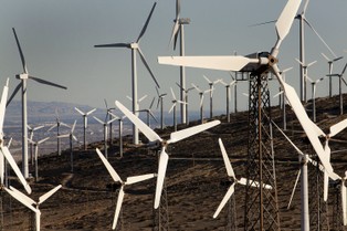 Inwestorzy przyspieszają budowę farm wiatrowych w Polsce