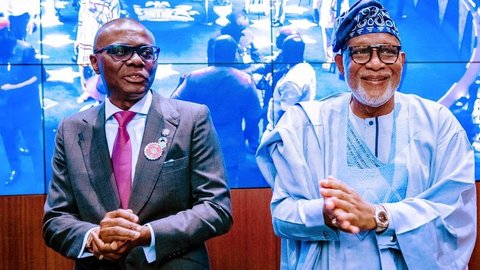 Lagos State Governor, Babajide Sanwo-Olu (L) and his Ondo State counterpart, Rotimi Akeredolu (R)