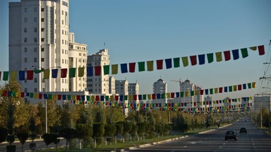 Turkmenistan: krucjata antyamerykańska po produkcji Netflixa