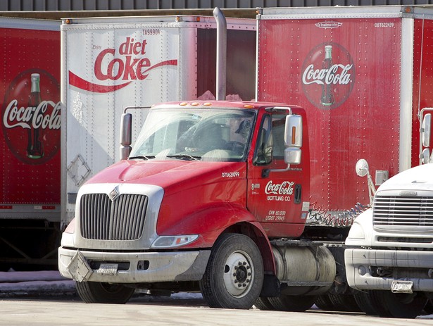 Wyniki sprzedaży koncernu Coca-Cola wzrosły w drugim kwartale aż o 47 proc. Przychody na poziomie 12,7 mld dol. zapewniło m.in. zeszłoroczne przejęcie największego dystrybutora produktów spółki.