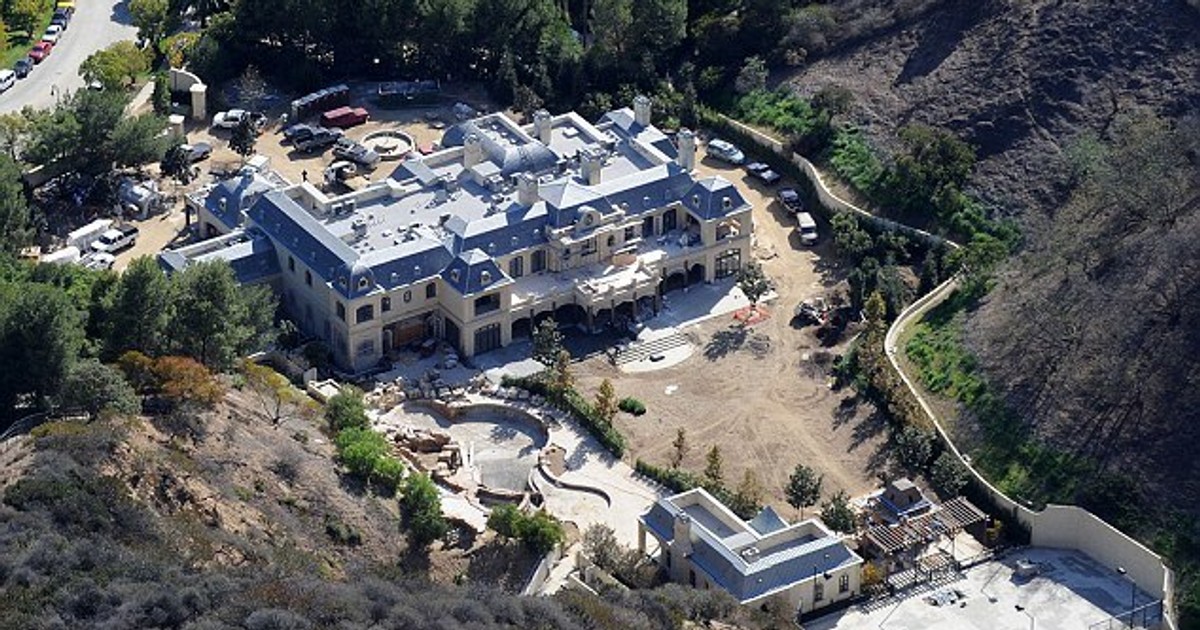 Mark Wahlberg adds golf course to backyard! [PHOTO] | Pulse Nigeria