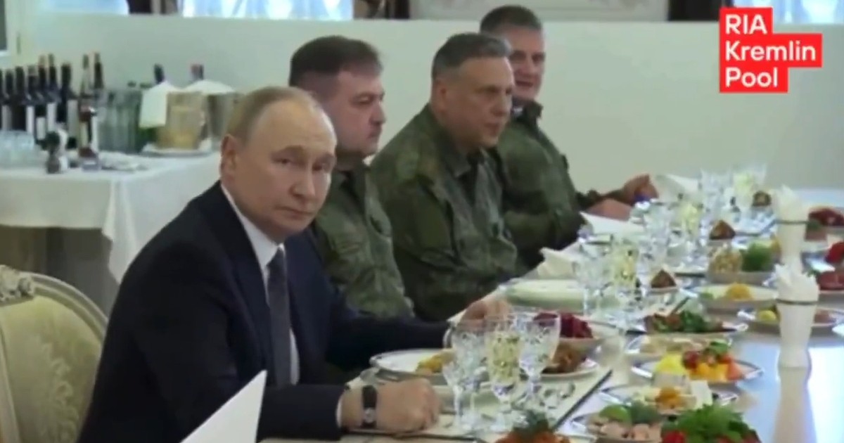 Tak Putin świętował urodziny. Jego talerz przyciąga uwagę