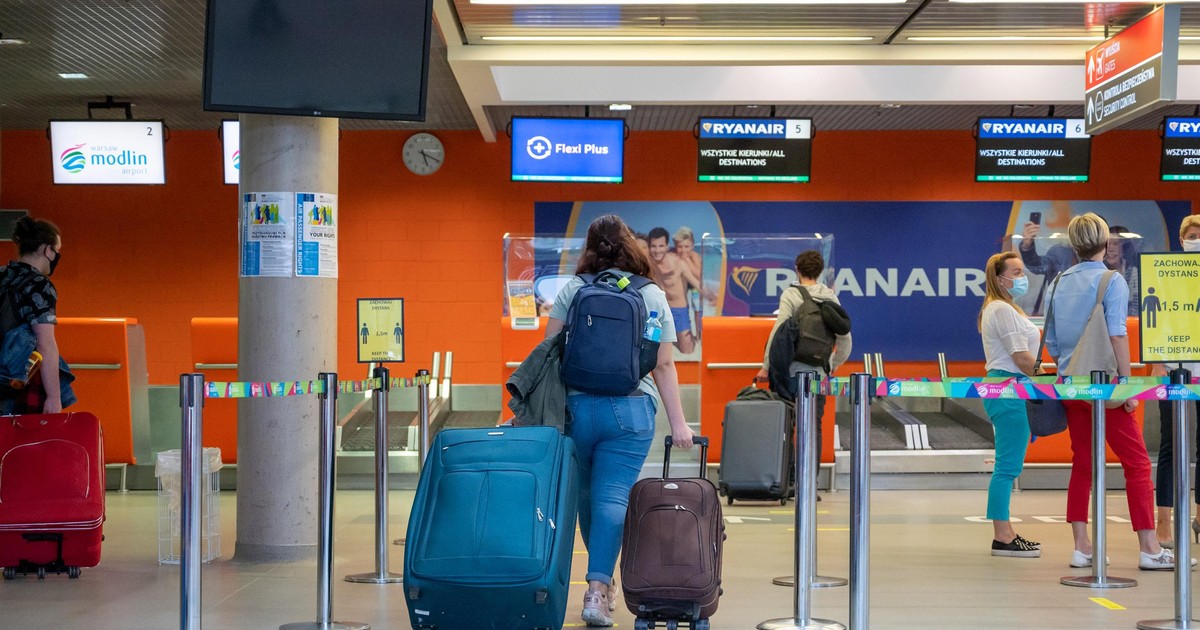 29 zł za bagaż podręczny to kłamstwo? "Nierealne". Ryanair i WizzAir oszukują w reklamach