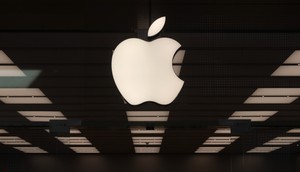 Apple has agreed to a deal expansion with satellite services company Globalstar that will see the iPhone giant take a 20% stake.Gary Hershorn/Getty Images