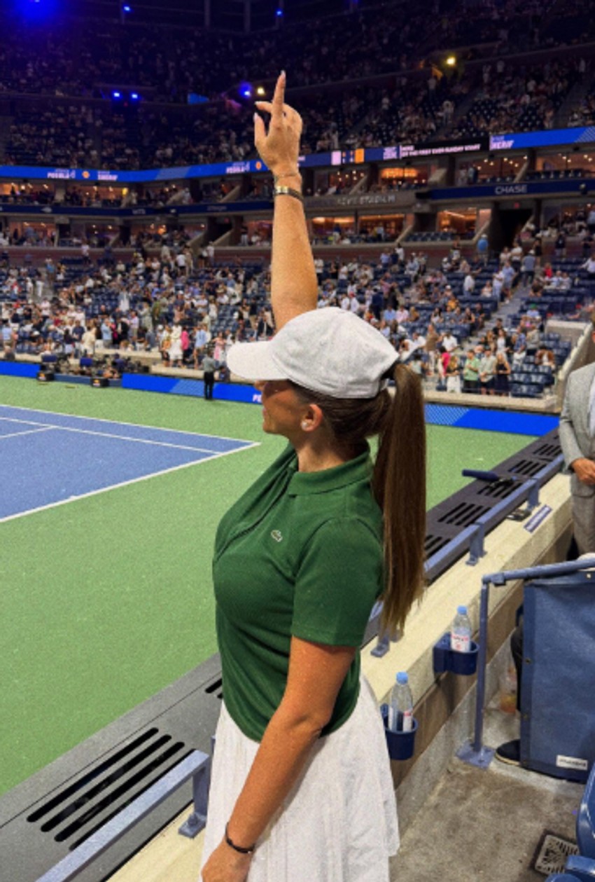 Dalila sa dečkom na meču Novaka Đokovića