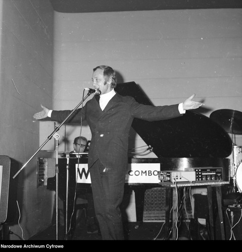 Najważniejsza osoba na sali, czyli wodzirej imprezy.