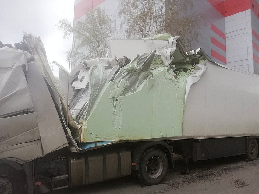 Vozač, strani državljanin, je loše procenio visinu podvožnjaka