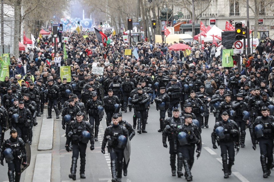 Paryż w ogniu. Starcia z policją