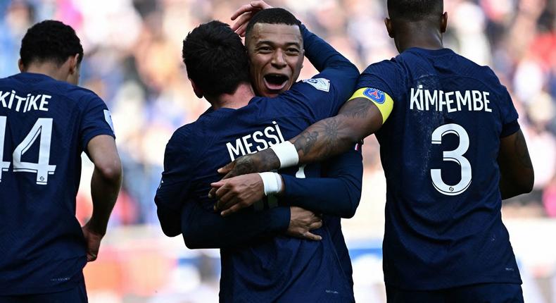 PSG, Mbappe félicite Messi pour son but sur coup-franc contre Lille, le 19 février 2023