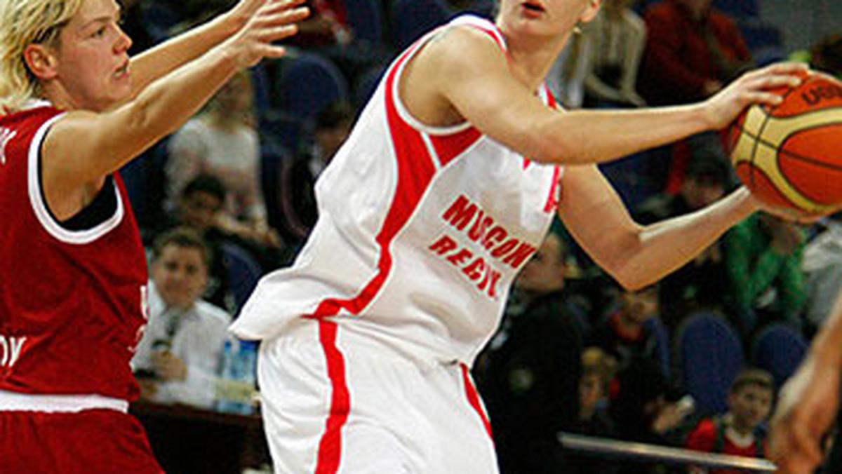 Międzynarodowa Federacja Koszykówki (FIBA) doceniła Agnieszkę Bibrzycką, nominując ją do miana Najlepszej Koszykarki Europy. Także dwóch polskich koszykarzy dostąpiło tego zaszczytu - Mateusz Ponitka oraz Przemysław Karnowski otrzymali nominację do miana Najlepszego Młodego Koszykarza w Europie - poinformowała oficjalna strona internetowa federacji.