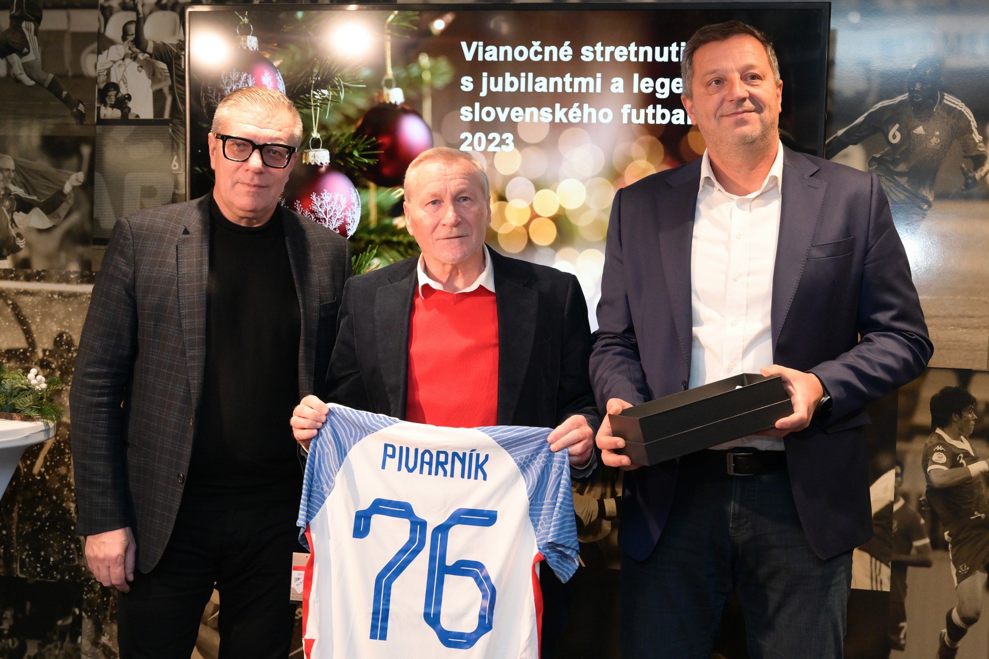 Prezident SFZ Ján Kováčik, Ján Pivarník a Peter Palenčík.