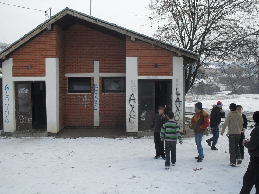 Toalet u kome su stariji učenici zlostavljali osmogodišnjeg dečka