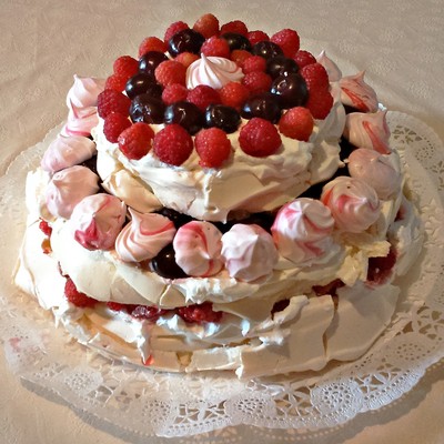 Emeletes Pavlova torta