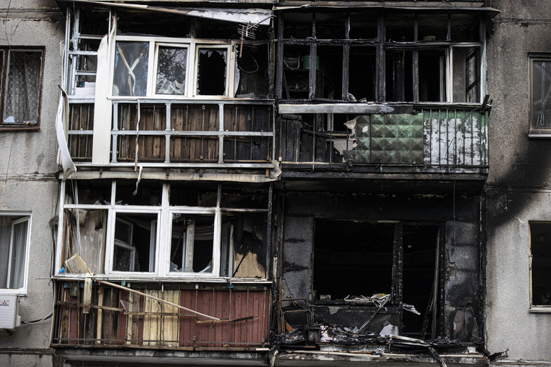 Zniszczony blok mieszkalny w Kramatorsku