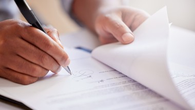 wliczanie działalności i zleceń do stażu pracy budzi kontrowersje. "pr