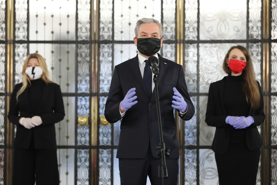 Robert Biedroń, Katarzyna Ueberhan, Agnieszka Dziemianowicz-Bąk (Lewica) podczas konferencji prasowej w Sejmie