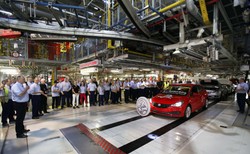 Polacy wyprodukują samochody nowej marki z lwem w logo! Fabryka Opla w Gliwicach zdobyła zlecenie