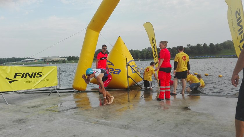 Proboszcz parafii w Gnieźnie zmarł podczas zawodów triathlonowych odbywających się w Poznaniu