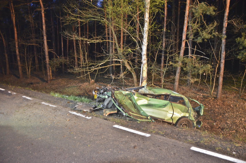 Tragiczny wypadek pod Nowogrodem Bobrzańskim. Zginęli młodzi ludzie