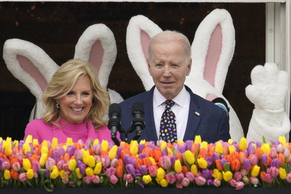 Zawody toczenia jajek w ogrodzie Białego Domu z udziałem Joego Bidena