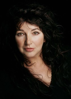 Kate Bush uhonorwana Orderem Imperium Brytyjskiego – ZDJĘCIA