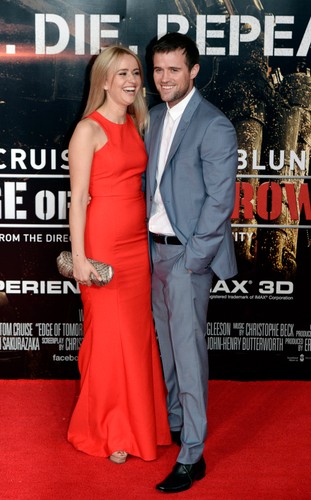 Jonas Armstrong i Sammy Winward na premierze 'Na skraju jutra'