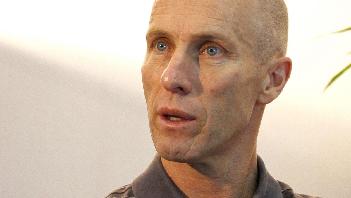 Bob Bradley to bardzo znany szkoleniowiec piłkarski. Obecnie prowadzi reprezentację Egiptu, a jego asystentem jest Polak Tomasz Kaczmarek. Razem chcą wprowadzić Faraonów do mistrzostw świata w Brazylii - czytamy w "Przeglądzie Sportowym".