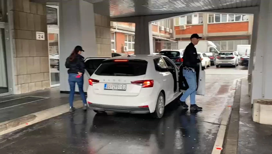 Policija ispred zgrade ministarstva