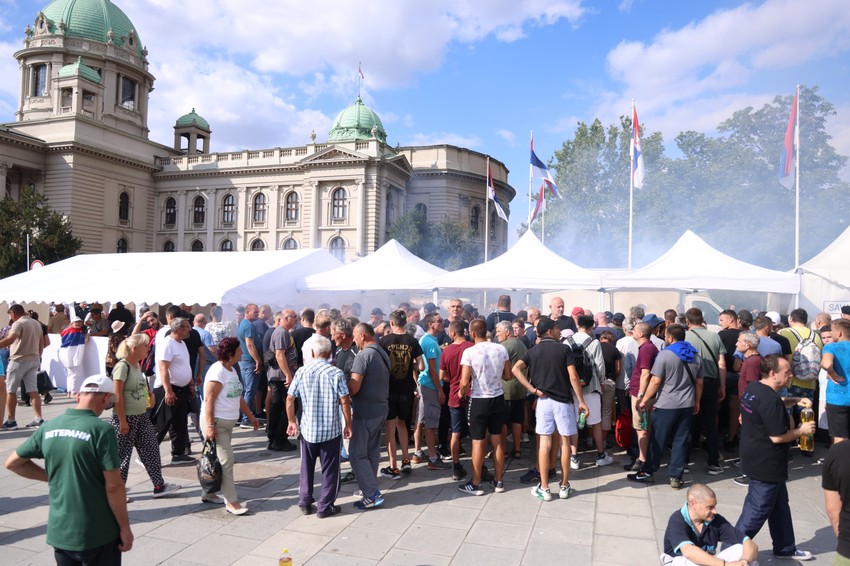 Plato ispred Skupštine Srbije