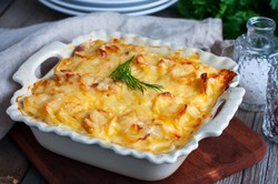 Pyszny obiad na piątek. Podajemy przepis, Ty gotujesz. Zapiekanka z łososiem Remigiusza Rączki