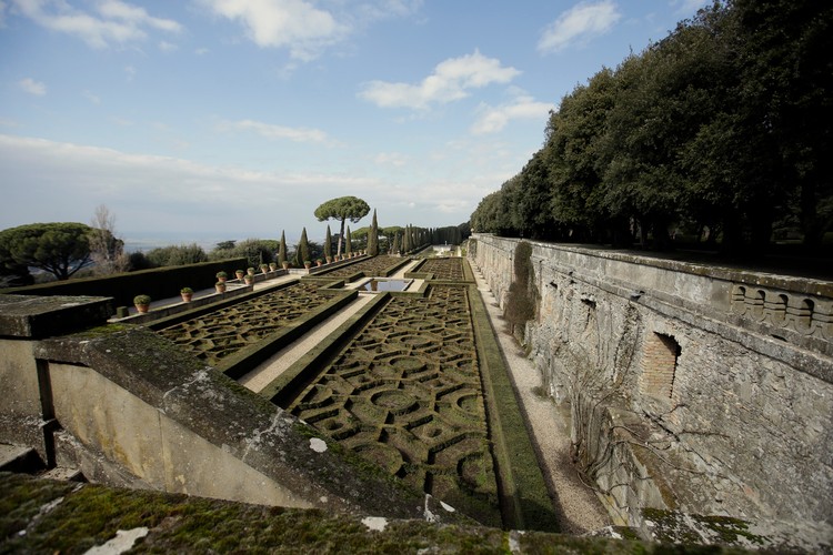 Watykan otwiera dla turystów ogrody papieskiej rezydencji Castel Gandolfo