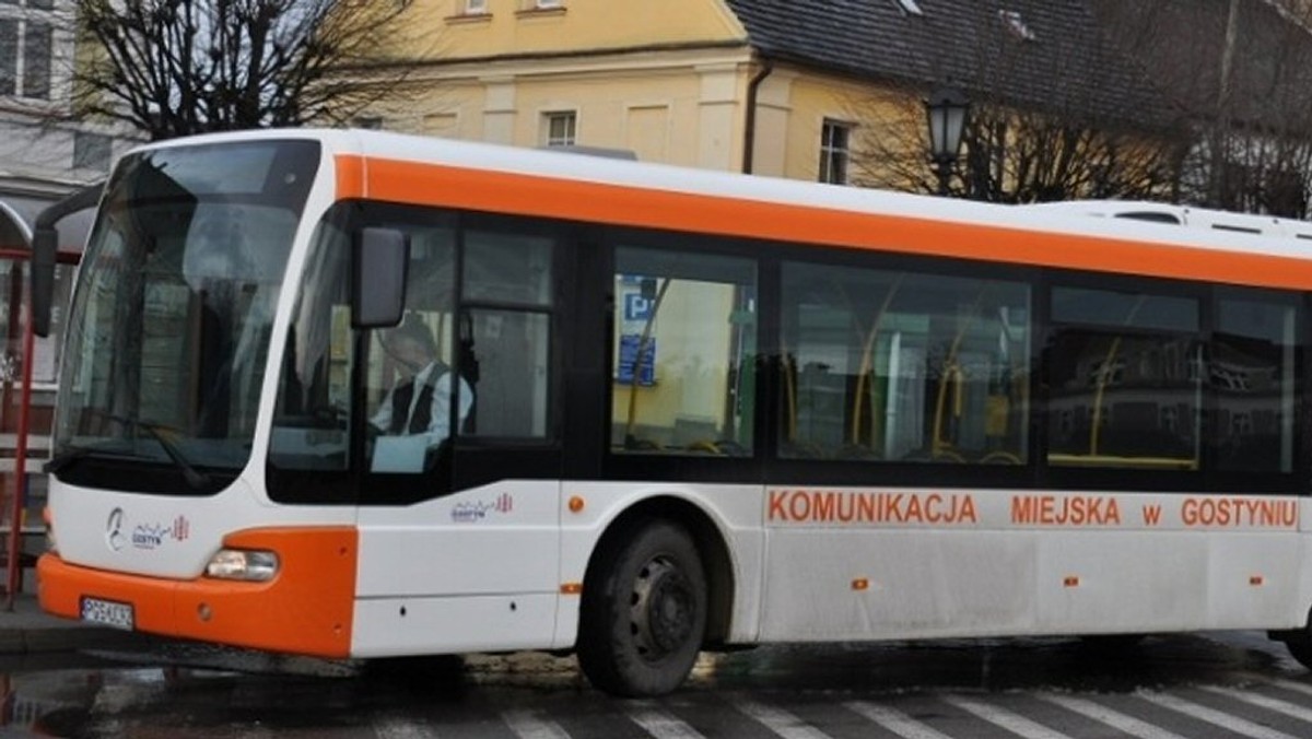 Komunikacja publiczna w Gostyniu nadal będzie bezpłatna. Do tej pory była ona finansowa z budżetu obywatelskiego. Władze miasta zdecydowały, że autobusami będzie można jeździć za darmo przynajmniej do końca 2017 roku.