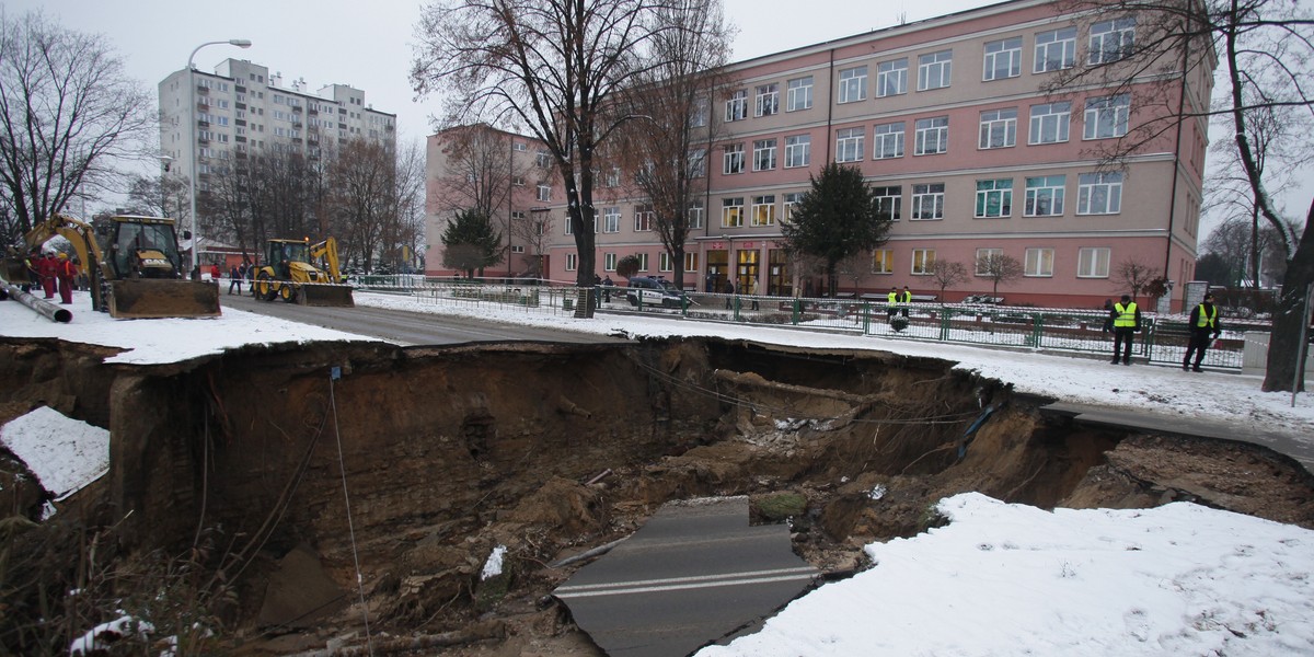 Zapadła się ziemia w Ostrowcu