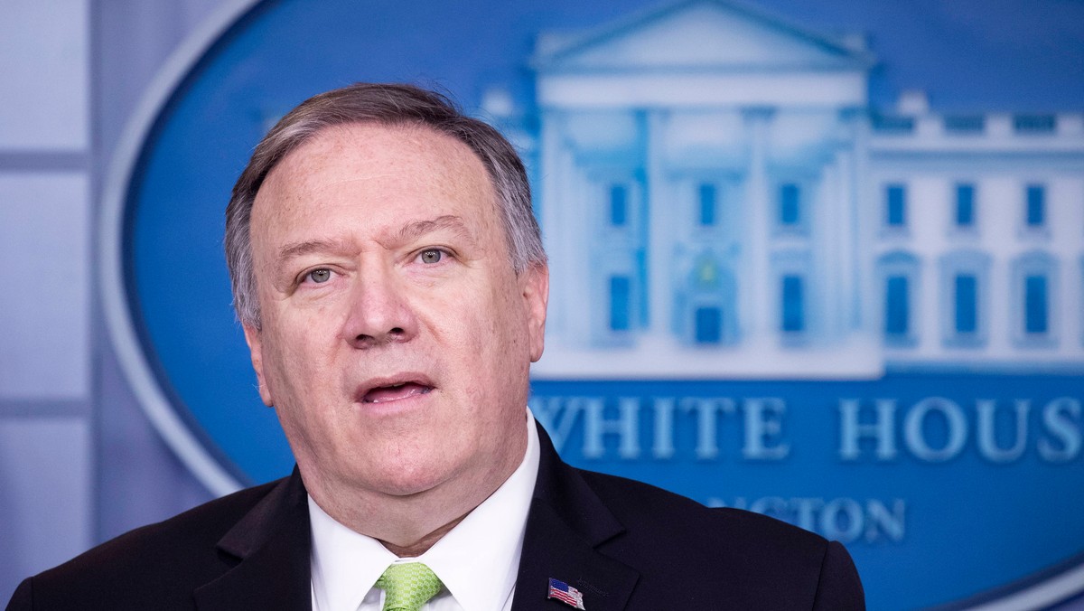 Szef amerykańskiej dyplomacji Mike Pompeo napisał w niedzielę na Twitterze, że jest "oburzony doniesieniami o kolejnym ataku rakietowym na bazę irackiego lotnictwa". Jak poinformowała iracka armia, na bazę spadło osiem rakiet typu Katiusza.