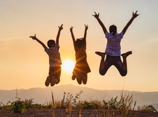 Ile snu potrzebują dzieci? Naukowcy ostrzegają: Niedobory prowadzą do zmian w mózgu