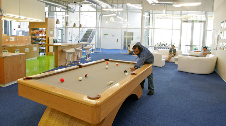 A kaliforniai irodában bármikor nekiállhatnak 
biliárdozni a dolgozók, ha úgy tartja kedvük /Fotó: Getty Images
