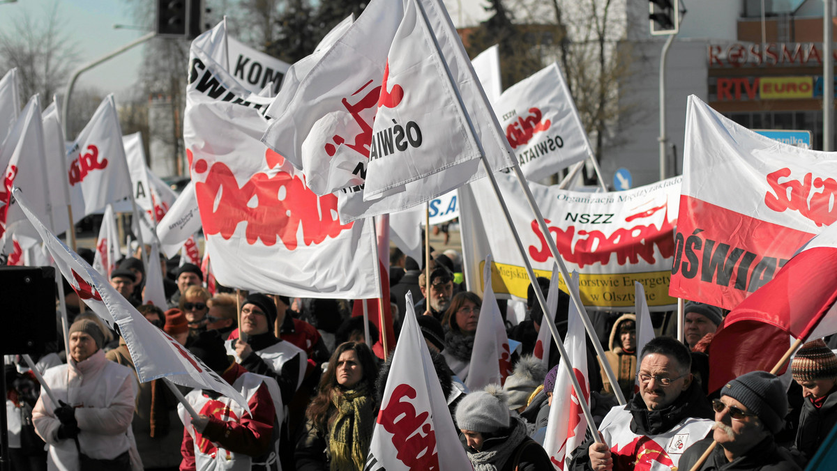 Na Warszawę pójdą oddzielnie, chociaż z podobnymi hasłami. Związki zawodowe nie mogą liczyć na armię ojca Rydzyka podczas jesiennych protestów w stolicy – informuje "Gazeta Wyborcza".