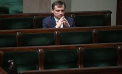 "Ziobroczystka i narzędzie do dyktatury" czy "usprawnienie pracy"? Posłowie pokłócili się o zmiany w sądach