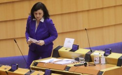 Wiceszefowa KE: W Polsce ogranicza się wolność mediów. "Proszę o dowody" [WIDEO]